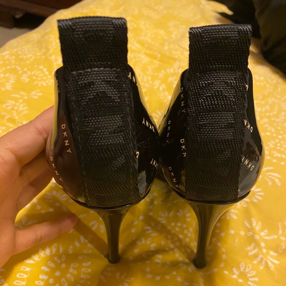 Really cute DKNY heels size 6